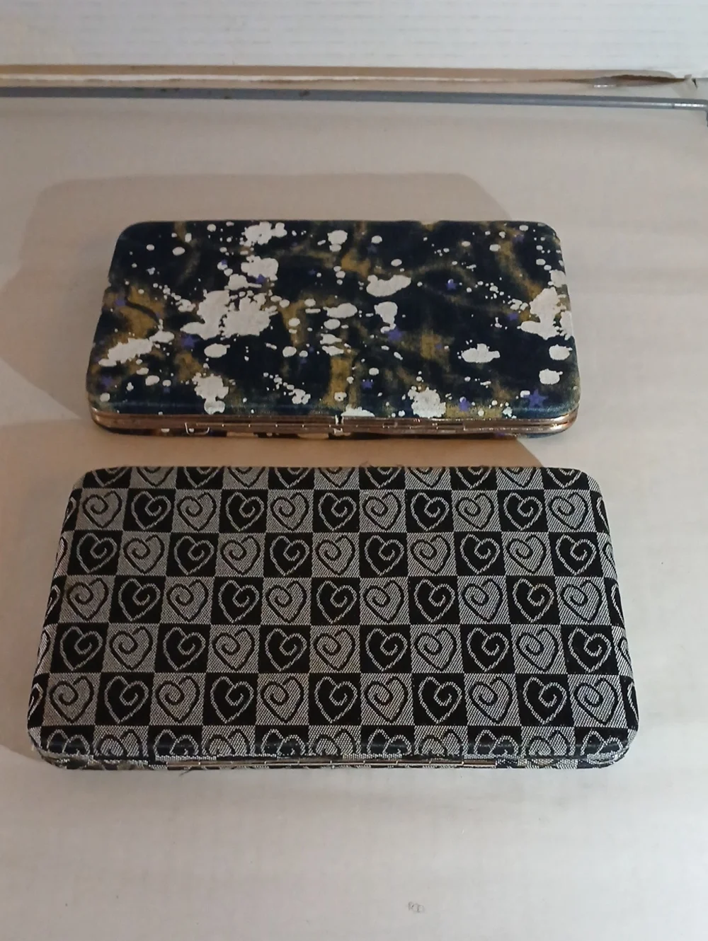 The Unbranded Brand compact women